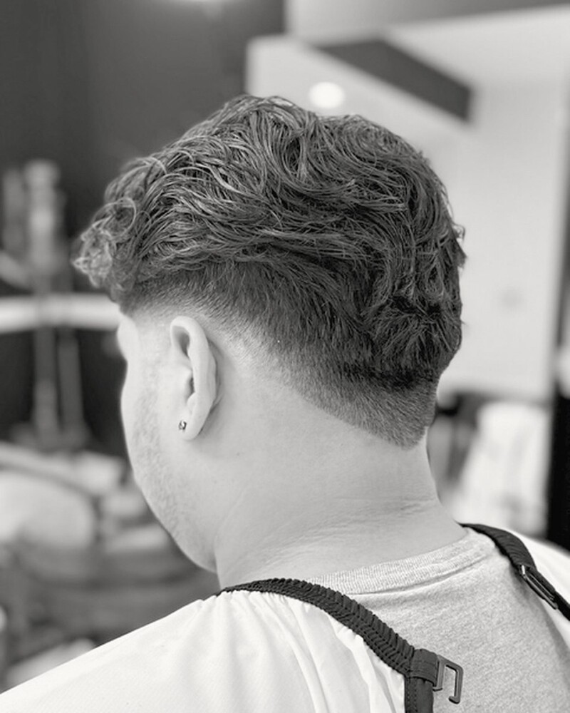 Textured top with a low taper, seen from behind